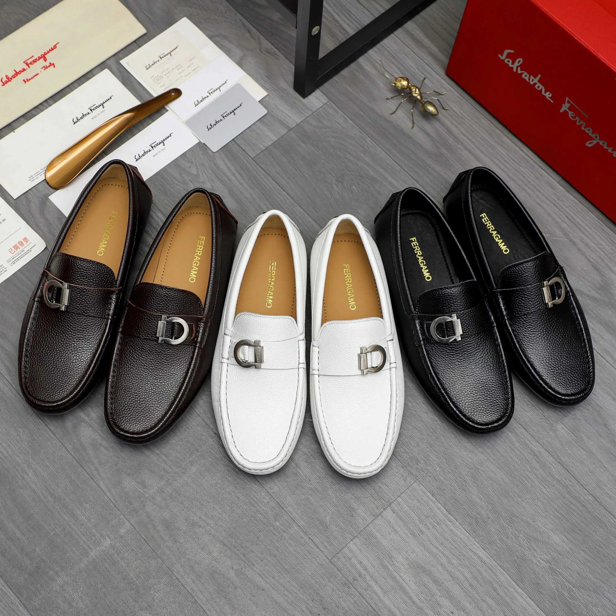 P420 Product trademark: Ferragamo [Ferragamo] Casual slip-on men's shoes Regular size: 38-44 Product material: Selected pebbled cowhide upper, sheepskin lining, original rubber outsole